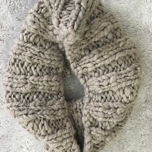 ACCEPTING OFFERS Knitted infinity scarf